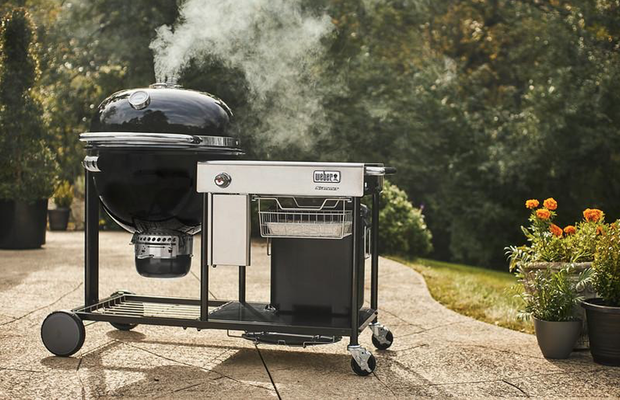 Ți-e poftă de o petrecere BBQ în grădină? Încearcă noile grătare americane premium de la Weber!