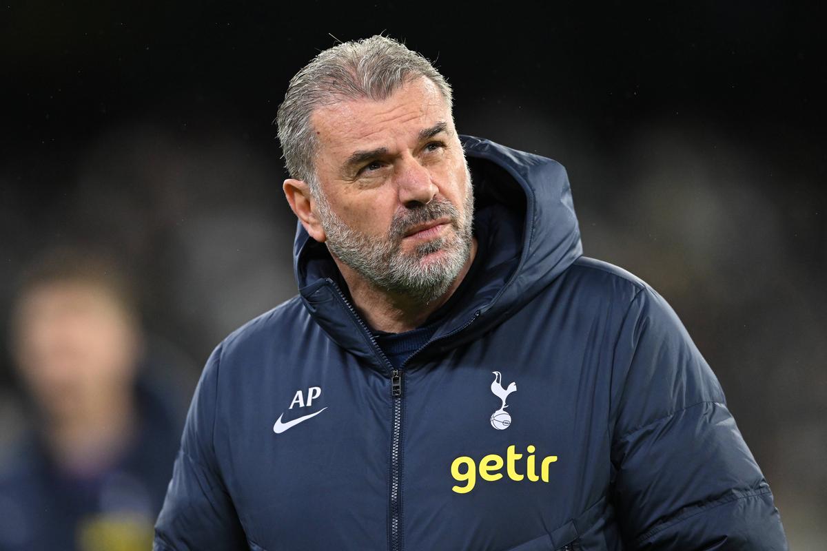 Radu Drăgușin a jucat 70 de minute în controversatul Tottenham - Newcastle, pe o arenă de 100.000 de locuri » Ce notă i-au dat englezii