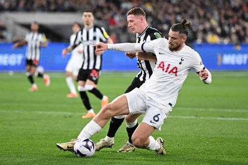 Radu Drăgușin, în tricoul lui Tottenham, foto: Guliver/ GettyImages