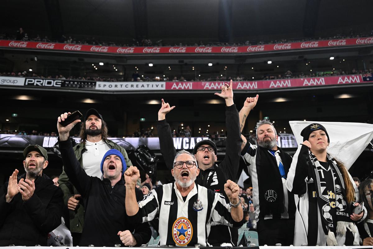 Radu Drăgușin a jucat 70 de minute în controversatul Tottenham - Newcastle, pe o arenă de 100.000 de locuri » Ce notă i-au dat englezii