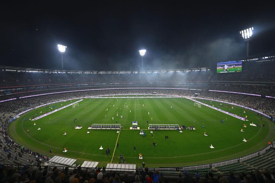 Atmosferă din Australia, de la Newcastle - Tottenham, foto: X Radu Drăgușin a jucat 70 de minute în controversatul Tottenham - Newcastle, pe o arenă de 100.000 de locuri » Ce notă i-au dat englezii