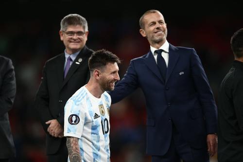 Lionel Messi și Aleksander Ceferin / Foto: Imago