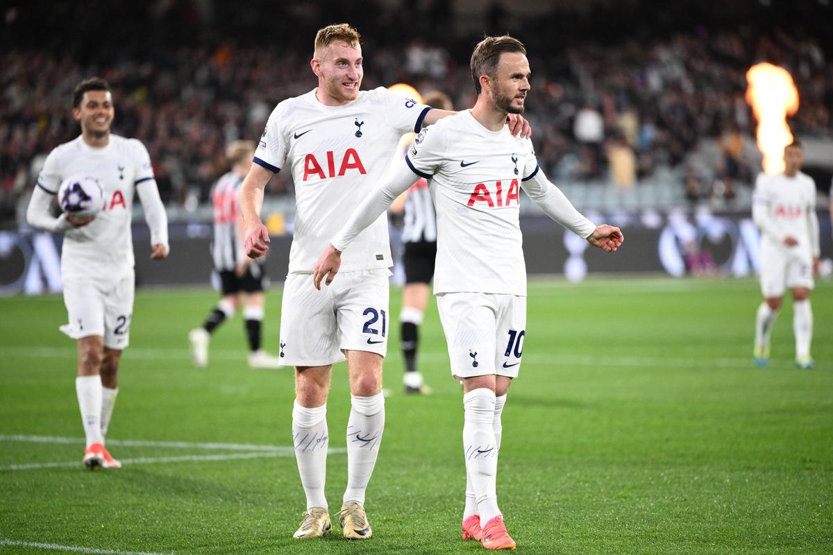 Radu Drăgușin a jucat 70 de minute în controversatul Tottenham - Newcastle, pe o arenă de 100.000 de locuri » Ce notă i-au dat englezii