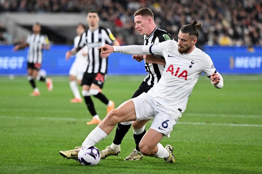 Radu Drăgușin în Tottenham - Newcastle, foto: Getty Images