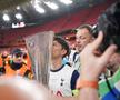 Son sărută trofeul, dar n-are medalie / Foto: Imago