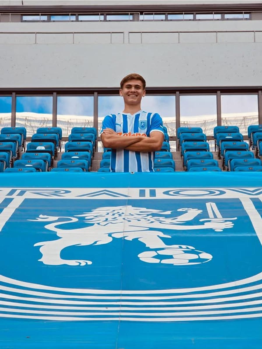 David Matei a fost prezentat oficial la Universitatea Craiova / Foto: Instagram „Scarface” » Noul transfer din Superliga, prezentat oficial printr-un clip violent: „Say hello to my little friend”