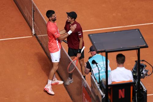 Novak Djokovic și Matteo Arnaldi/Foto: Getty Images