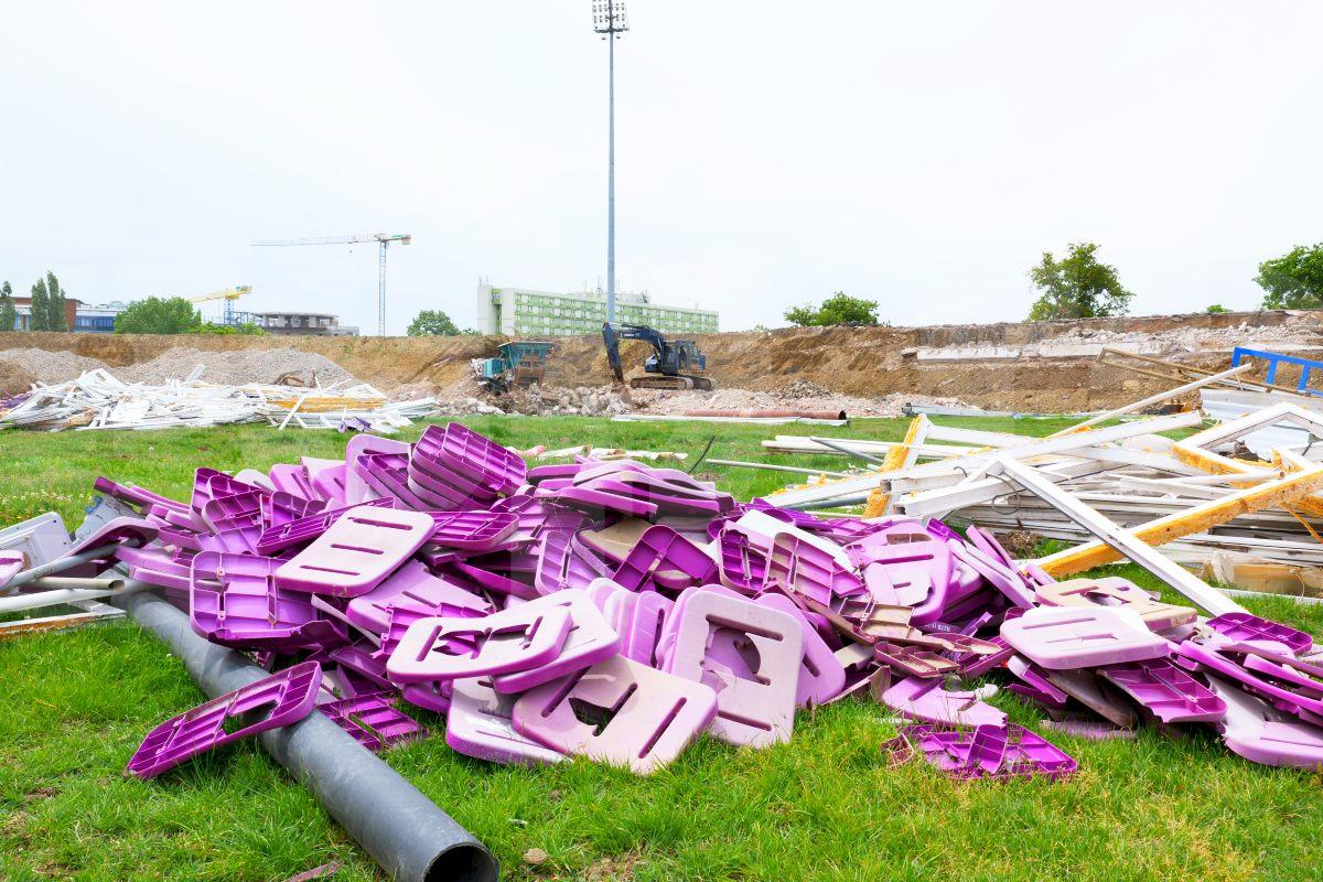 Vizită GSP pe șantierul de pe „Dan Păltinișanu” » Printre ruinele de pe „Monumentalul” violet: așa arată azi arena lui Poli Timișoara