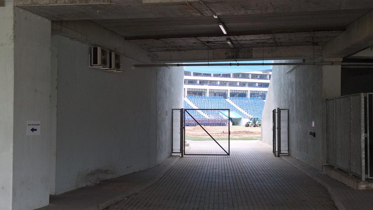 Au intrat utilajele pe stadion imediat după „finala” de titlu din Superliga » „Oblemenco” va fi modernizat