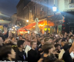 Fanii lui Max Korzh în centrul Bucureștiului / Foto: captură de ecran