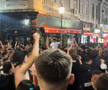 Fanii lui Max Korzh în centrul Bucureștiului / Foto: captură de ecran