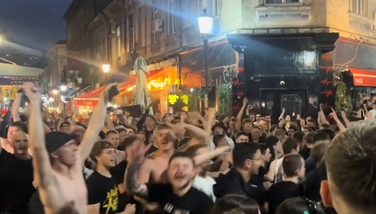 Fanii lui Max Korzh în centrul Bucureștiului / Foto: captură de ecran