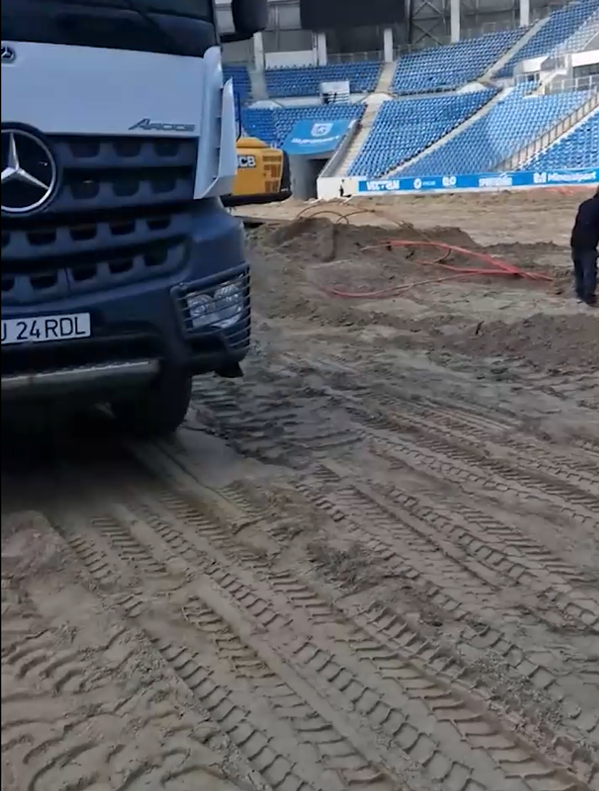 Au intrat utilajele pe stadion imediat după „finala” de titlu din Superliga » „Oblemenco” va fi modernizat
