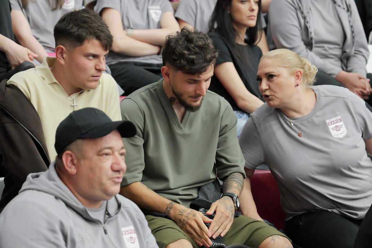 Estavana Polman a jucat ultimul meci din carieră! Purtată pe brațe de colege