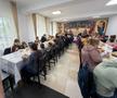 Răzvan Lucescu a venit în România și a făcut pomana de 40 de zile a lui Mircea Lucescu la un centru de nevoiași