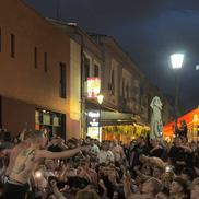 Fanii lui Max Korzh în centrul Bucureștiului / Foto: captură de ecran