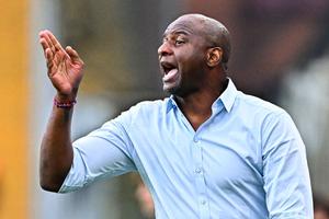 Antrenorul dat afară de Dan Șucu de la Genoa și-a găsit contract » Cu ce echipă a semnat Patrick Vieira!