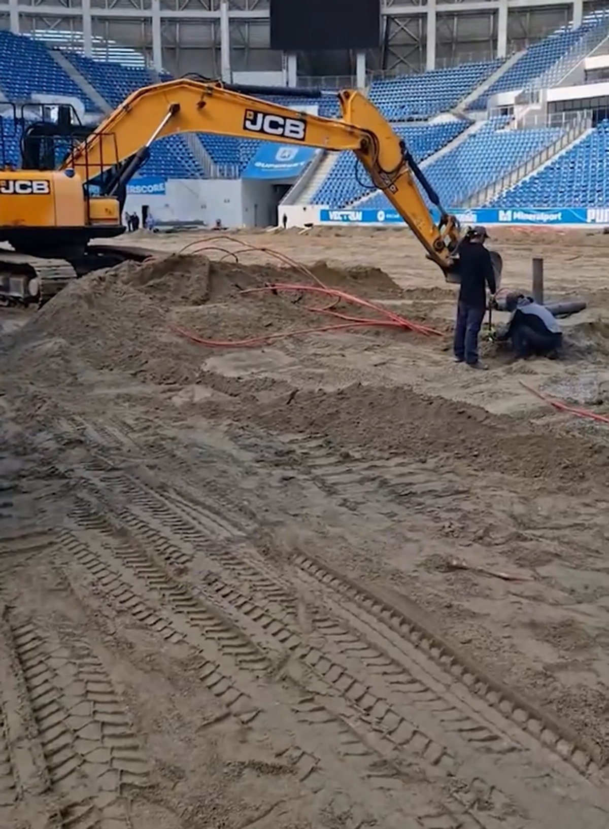 Au intrat utilajele pe stadion imediat după „finala” de titlu din Superliga » „Oblemenco” va fi modernizat