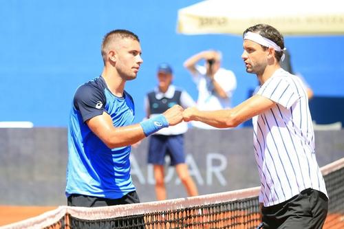 Coric și Dimitrov salutându-se după meci