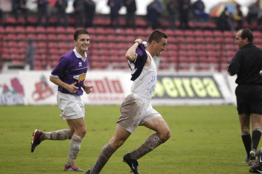 Tănase celebrează un gol în tricoul lui FC Argeș. Lângă el e Marius Bilașco, actual conducător la CFR Cluj Fost antrenor la FCSB: „Am un pact cu Dică. Ne întoarcem să luăm titlul” + „Da, sunt lucruri pe care le-am văzut pe bancă”