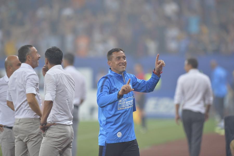 Viorel Tănase, bucuros pe banca FCSB Fost antrenor la FCSB: „Am un pact cu Dică. Ne întoarcem să luăm titlul” + „Da, sunt lucruri pe care le-am văzut pe bancă”
