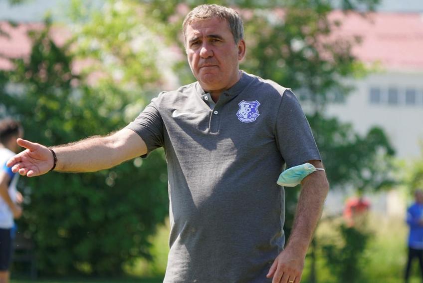Farul și Viitorul au fuzionat. Noua echipă, Farul Constanța, s-a reunit azi, sub comanda lui Gică Hagi (56 de ani), revenit pe banca tehnică după o pauză de un an.