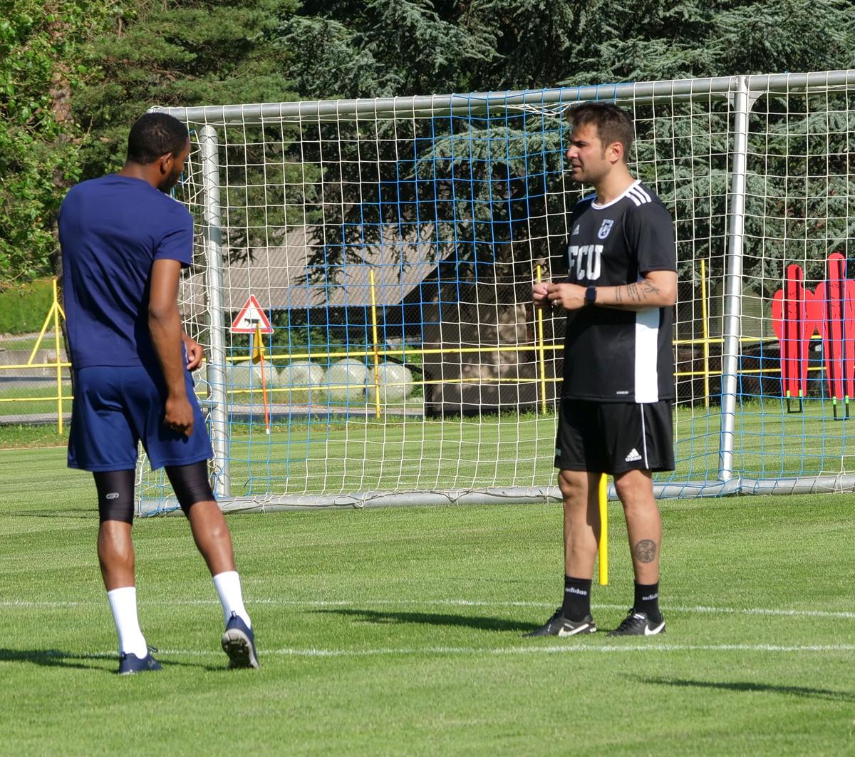 Apariție-surpriză la antrenamentul lui Mutu: cine e fotbalistul misterios care ar putea semna cu FCU Craiova