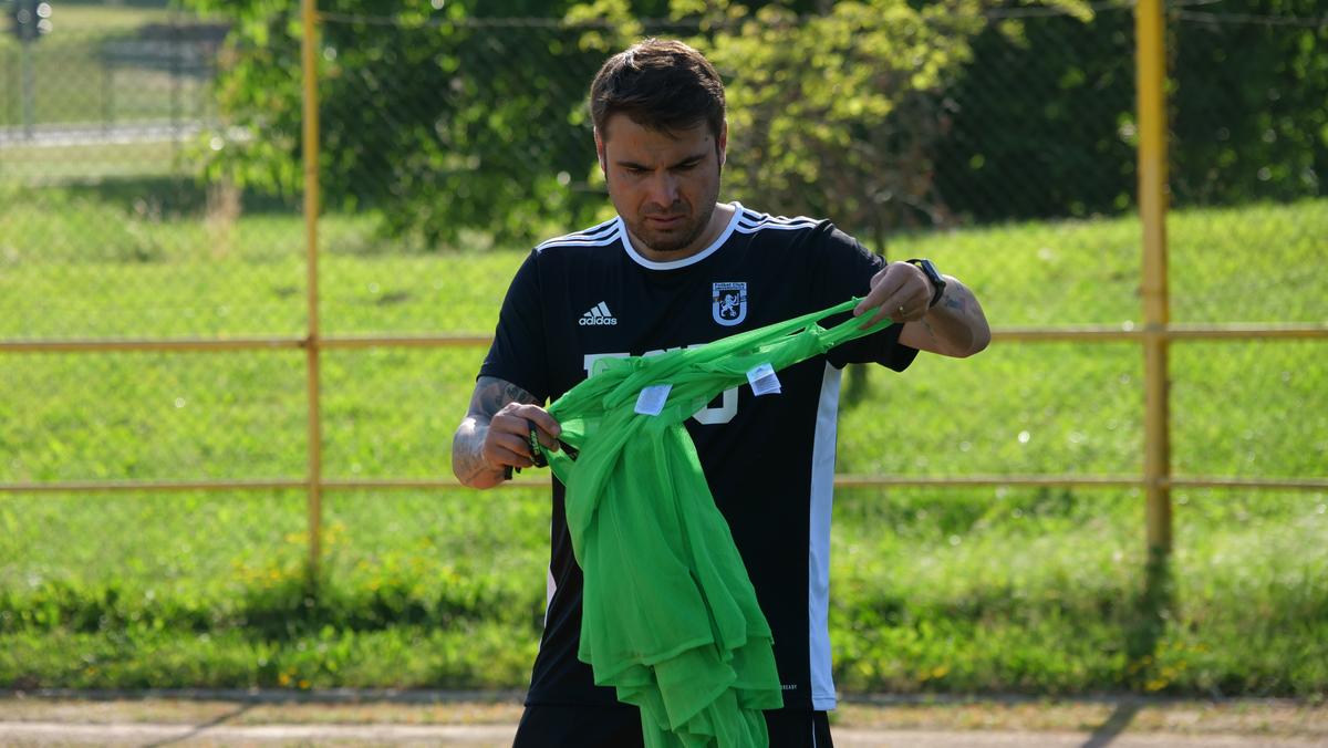 Apariție-surpriză la antrenamentul lui Mutu: cine e fotbalistul misterios care ar putea semna cu FCU Craiova