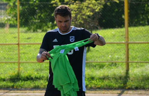 Apariție-surpriză la antrenamentul lui Mutu: cine e fotbalistul misterios care ar putea semna cu FCU Craiova