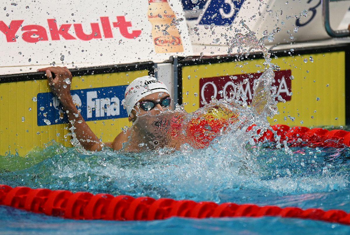 DUBLĂ ISTORICĂ! Incredibilul David Popovici câștigă al doilea AUR mondial, după un finiș de senzație! Primul înotător campion la 100m și 200m după 49 de ani