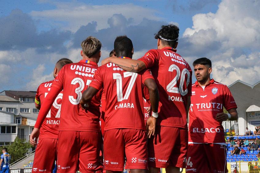 FC Botoșani a jucat miercuri după-amiază un meci amical cu CSM Poli Iași, formație din Liga 2, iar echipa pregătită de Mihai Teja (43 de ani) s-a impus categoric, 4-1.