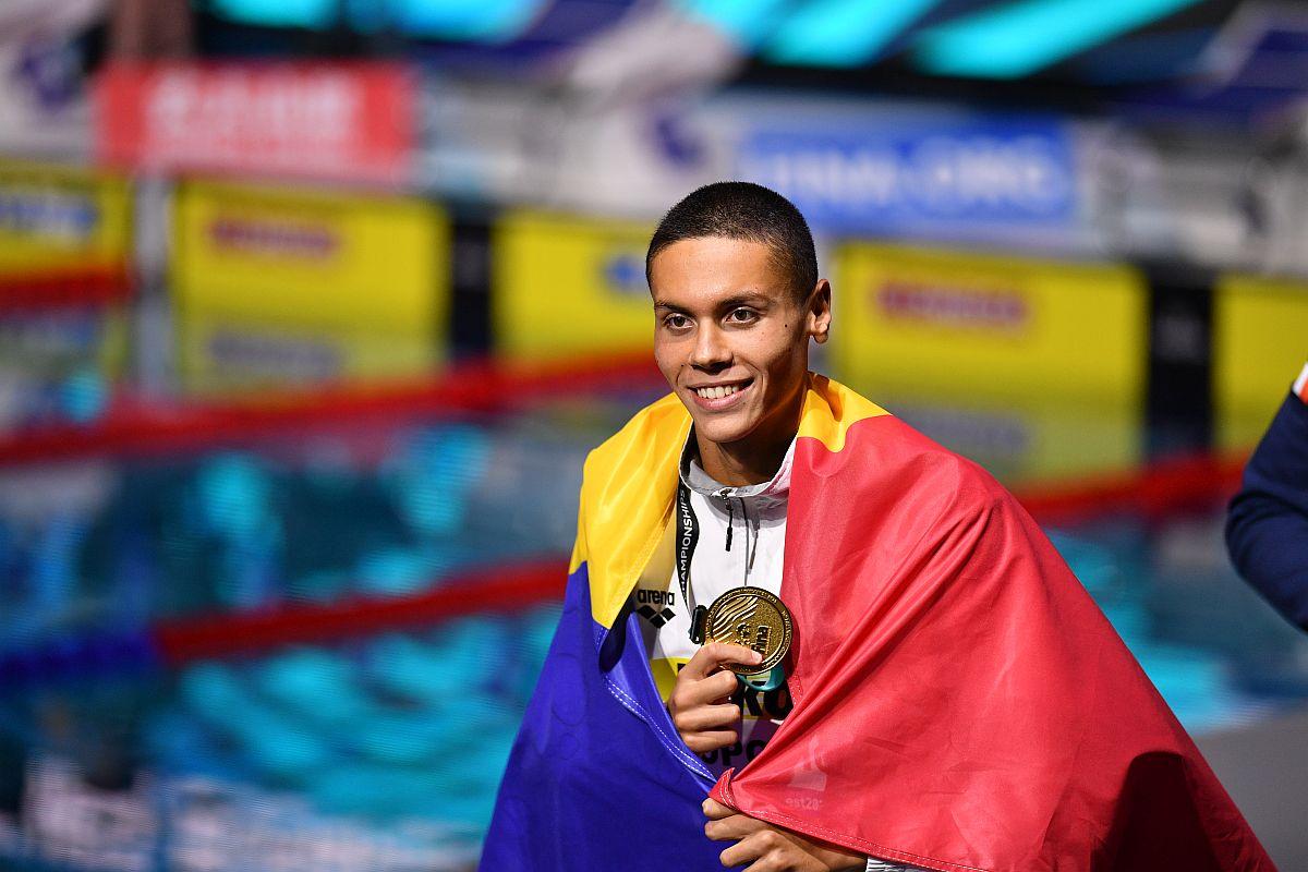 DUBLĂ ISTORICĂ! David Popovici câștigă AURUL la 100m, după un finiș incredibil!