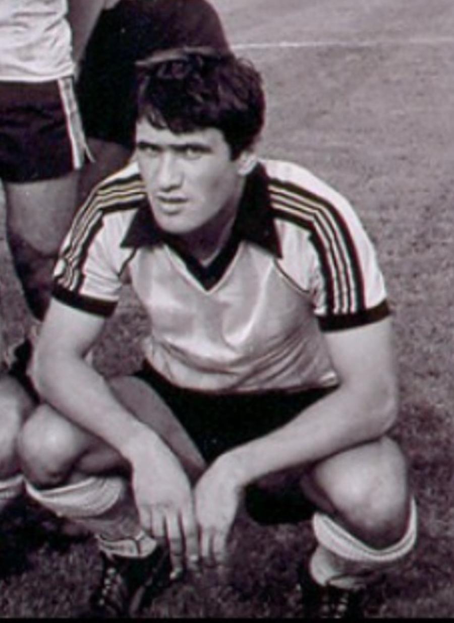 Șurian Borali, cu puțin timp înainte de meciul cu Juventus. La câteva luni distanță, el s-a sinucis A bătut-o pe Juventus și apoi s-a sinucis din dragoste. Povestea tragică a fotbalistului român căruia părinții i-au interzis căsătoria: „L-au găsit spânzurat cu o frânghie luată de la club!”