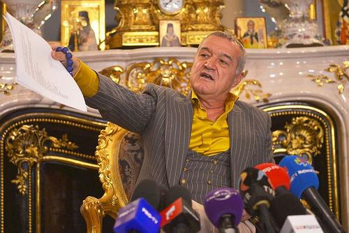 Gigi Becali, 64 de ani, patronul FCSB, susține din nou că vrea să se alieze cu ceilalți conducători din Superliga și să boicoteze regula U21
