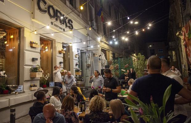 Business networking la degustări de vin în locații specializate