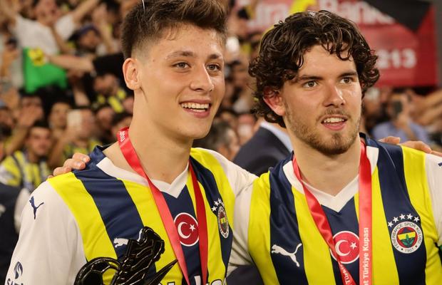 Real Madrid a pus ochii pe „noul Ozil” » Fostul star al madrilenilor e fascinat de el: „Un număr 10 mai bun decât mine? El e!”