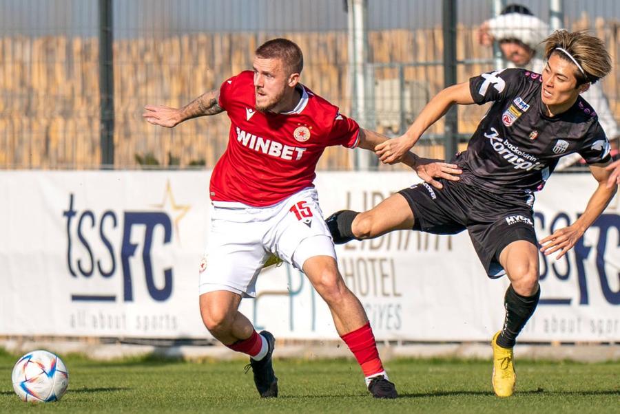 Thibaut Vion (în roșu), mijlocașul lui CSKA-Sofia, într-un amical din această vară Cum s-a rupt Steaua Bulgariei în două echipe acum rivale » O luptă dramatică pentru putere, bani și identitate la CSKA Sofia: lanț uman de ultrași, oraș sub „lacăt”, amenințări