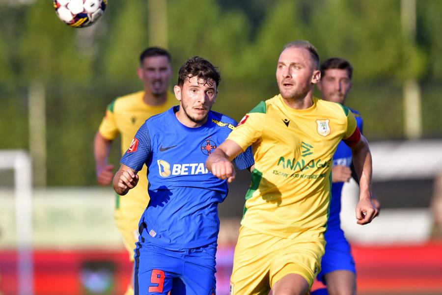 Adrian Scarlatache (în dreapta) a semnat cu FC Argeș Șase transferuri într-o zi la FC Argeș » Alexandru Pelici a început campania pentru promovare