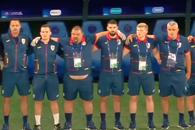 Mihai Stoica e scandalizat de o imagine de pe bancă, la imn, în România U21 - Spania U21: „Nu poți să te prezinți în chiloți! Asta e naționala?”