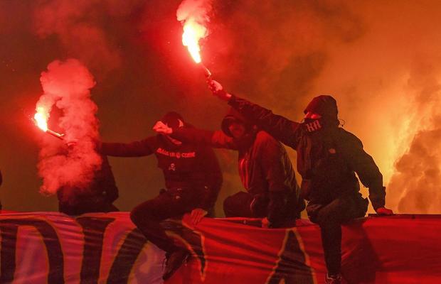 Cum s-a rupt Steaua Bulgariei în două echipe acum rivale » O luptă dramatică pentru putere, bani și identitate la CSKA Sofia: lanț uman de ultrași, oraș sub „lacăt”, amenințări