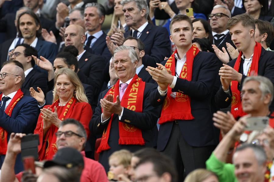 Regele Filip al Belgiei au fost spectatori de lux la duelul contra României de la Euro 2024 „Ăștia au dat foc la stadion!” » 15 detalii observate la Belgia - România și singurul plus al „tricolorilor”: susținerea fabuloasă a publicului