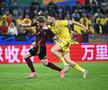 Radu Drăgușin, în duel cu KDB. Sursă foto: Imago