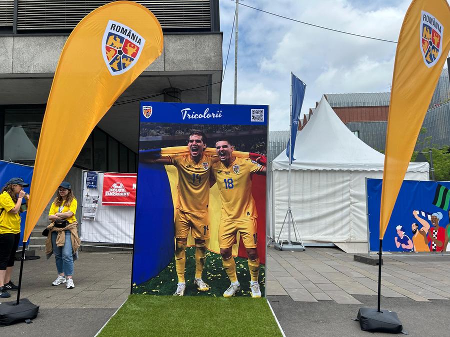 Fanii români se pot fotografia lângă Ianis Hagi și Răzvan Marin Fanii României, show la Koln! Imagini spectaculoase: „Mujdei is better than chocolate