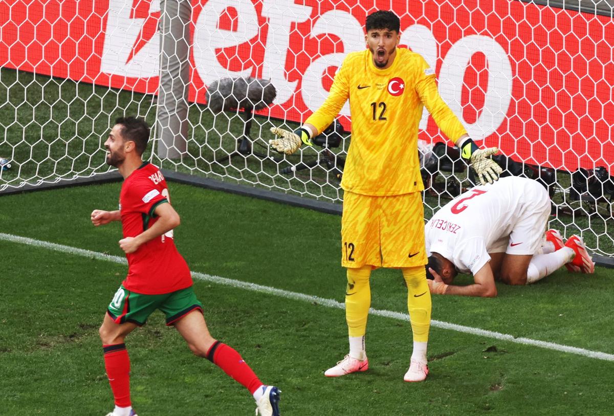 Autogol AIURITOR la Euro: l-a imitat pe Bănel Nicoliță! Ce-a putut face în fața lui Ronaldo a lăsat mască un stadion întreg