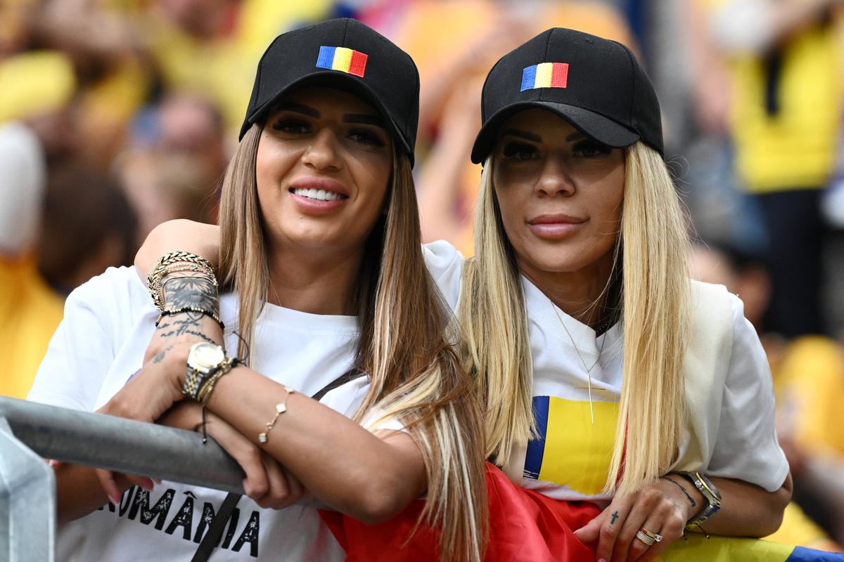 Soțiile fotbaliștilor belgieni au acaparat atenția în tribune la meciul cu România