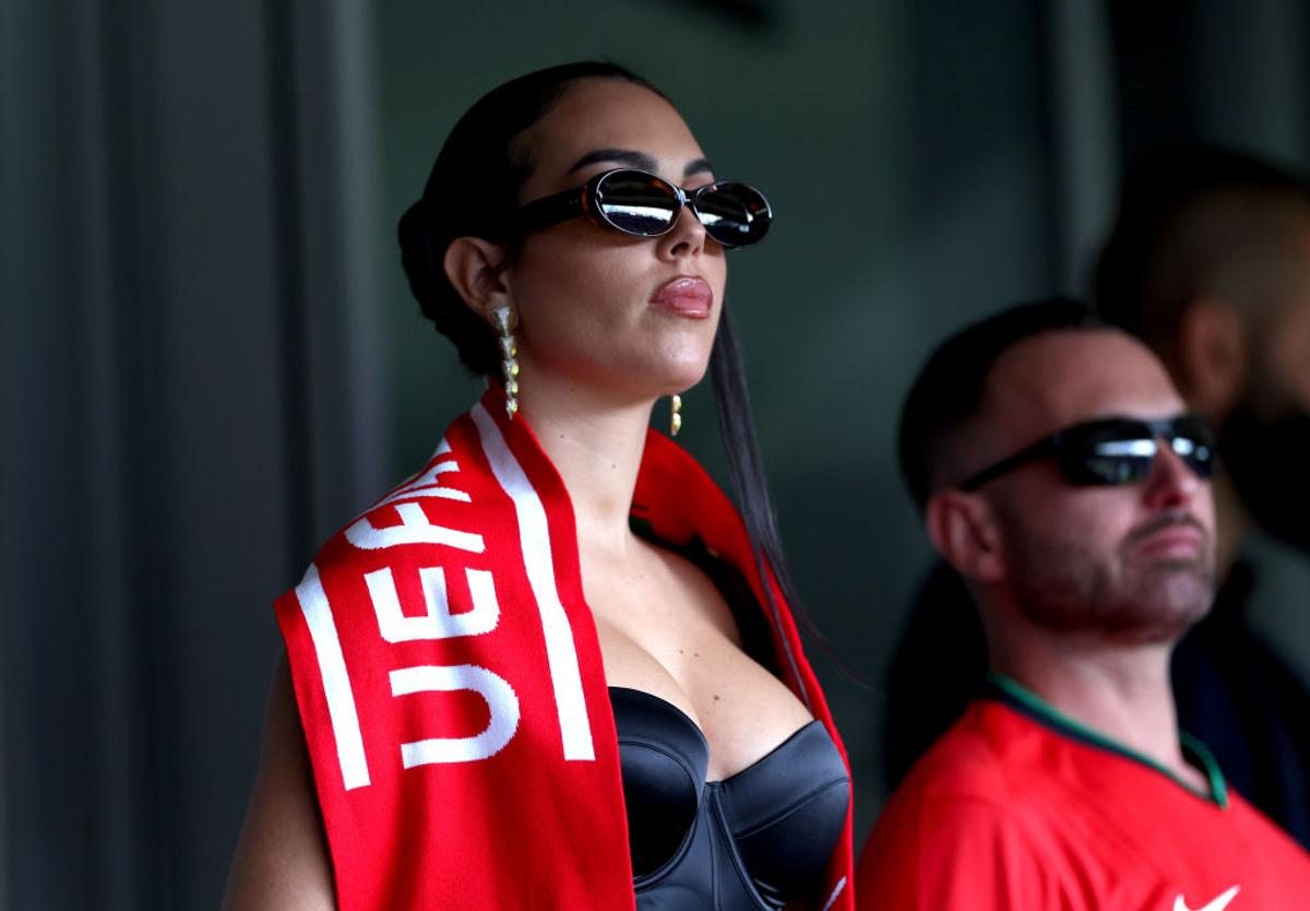 Iubita lui Cristiano Ronaldo a întors toate capetele la Dortmund! Cum a fost surprinsă în tribune la Turcia  - Portugalia