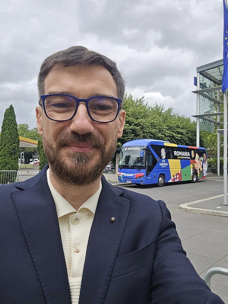 Ion Alexandru, unul dintre comentatorii meciului Belgia – România. Sursă foto: Instagram @ionalexandru.ro Cine transmite la TV România - Belgia