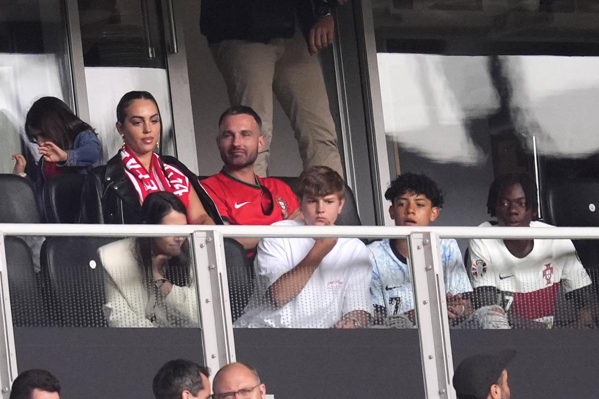 Iubita lui Cristiano Ronaldo a întors toate capetele la Dortmund! Cum a fost surprinsă în tribune la Turcia  - Portugalia