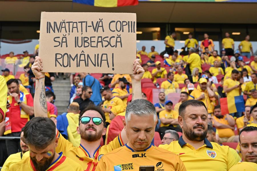 Suporterii României la stadion, înaintea meciului cu Belgia / Foto: Cristi Preda GSP „Ăștia au dat foc la stadion!” » 15 detalii observate la Belgia - România și singurul plus al „tricolorilor”: susținerea fabuloasă a publicului