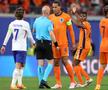 Virgil van Dijk, discutând cu Anthony Taylor / Foto: Getty Images